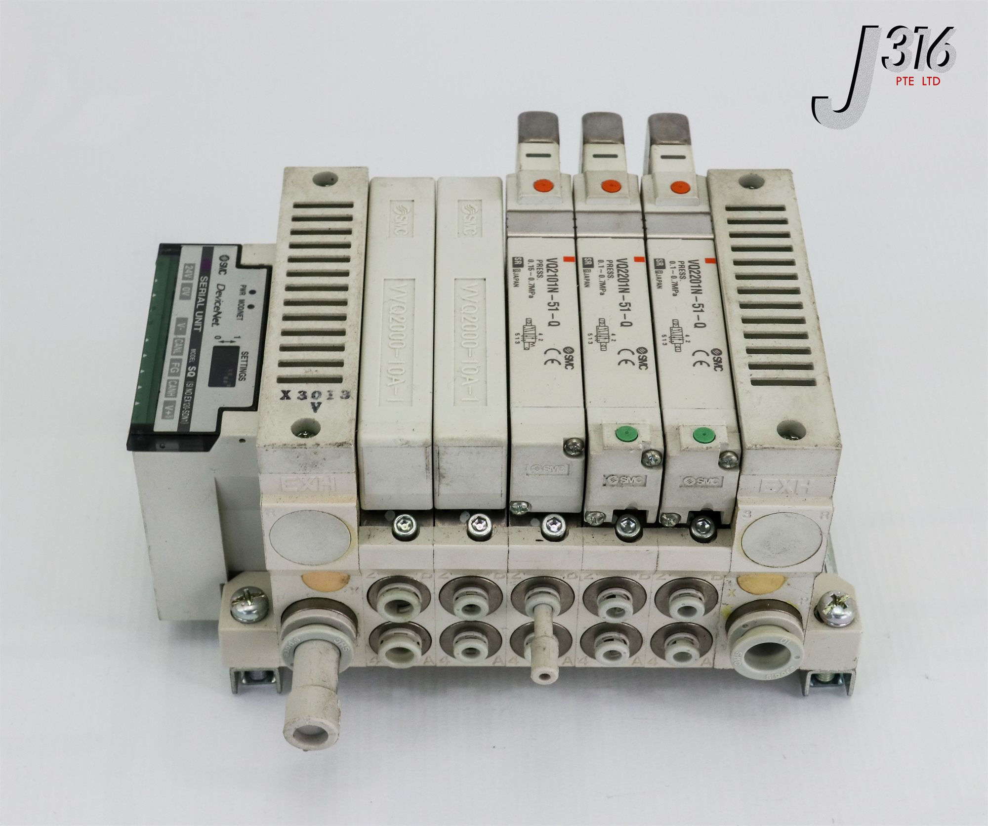 b＊e 25569 SMC 5 SLOT SOLENOID MANF W/ 1X VQ2101N-51-Q, 2X VQ2201N-51-Q